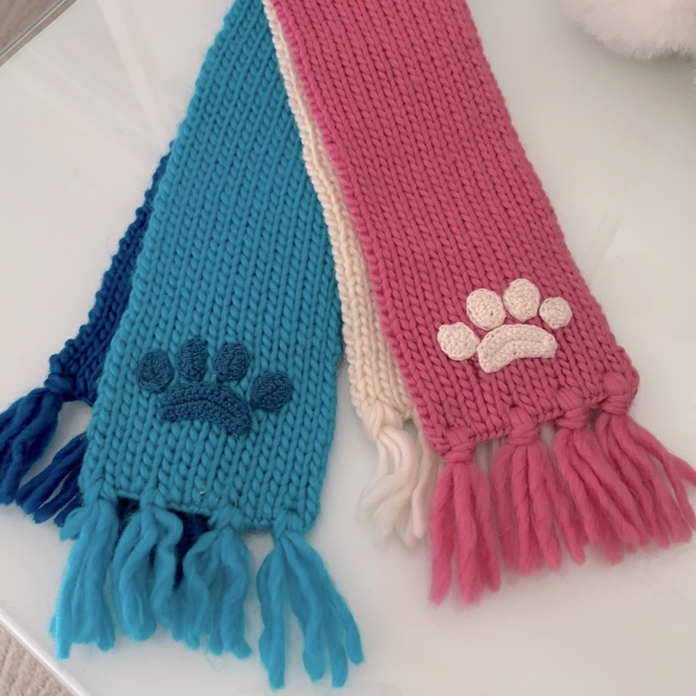 Set of 2 Paw print scarves